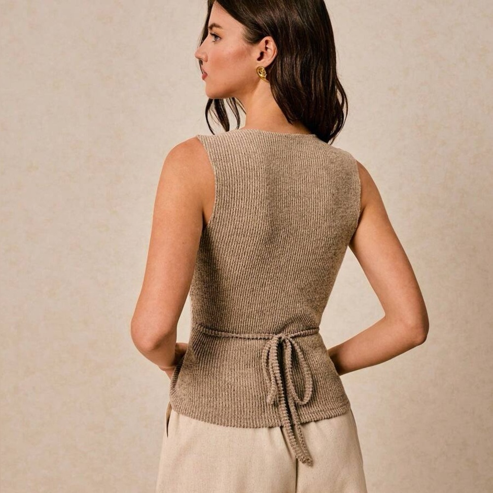 New to Posh C ๐| Concha Euro Style Chic Tan Sleeveless Top with Shell Accents - Picture 3 of 11
